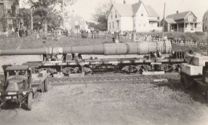 WWII gun arrives at the Tiverton Railroad bound for Little Compton battery